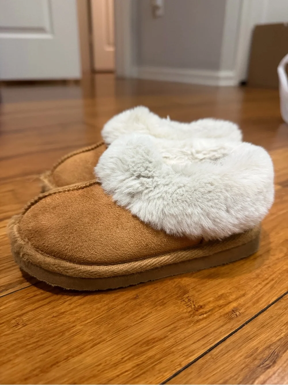 Wonder Nation Fur Slippers winter boots Kids size 7-8
